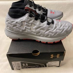 UNDER ARMOUR W CHARGED REACTION RUN Shoes